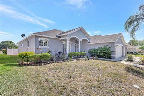 House in Valrico, Florida 4 bedrooms, 236.62 sq.m. № 2400921 - photo 3