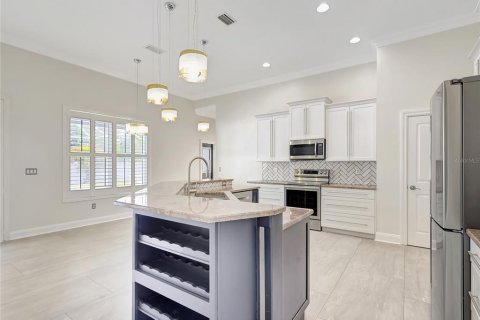 House in Valrico, Florida 4 bedrooms, 236.62 sq.m. № 2400921 - photo 23