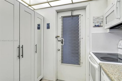 Copropriété à vendre à Hollywood, Floride: 2 chambres, 83.52 m2 № 2012152 - photo 7