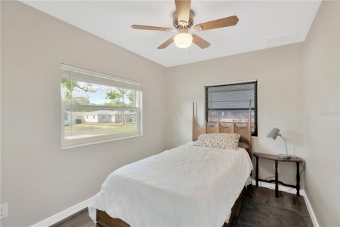 House in Saint Petersburg, Florida 3 bedrooms, 69.31 sq.m. № 1916031 - photo 9