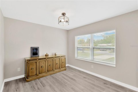 House in Saint Petersburg, Florida 3 bedrooms, 69.31 sq.m. № 1916031 - photo 5
