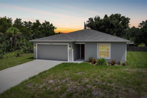 House in Port Charlotte, Florida 3 bedrooms, 132.39 sq.m. № 1841653 - photo 1