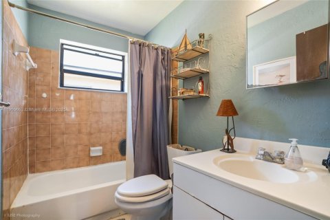 Commercial property in Hollywood, Florida 178.93 sq.m. № 1963562 - photo 15