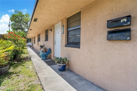 Commercial property in Hollywood, Florida 178.93 sq.m. № 1963562 - photo 3