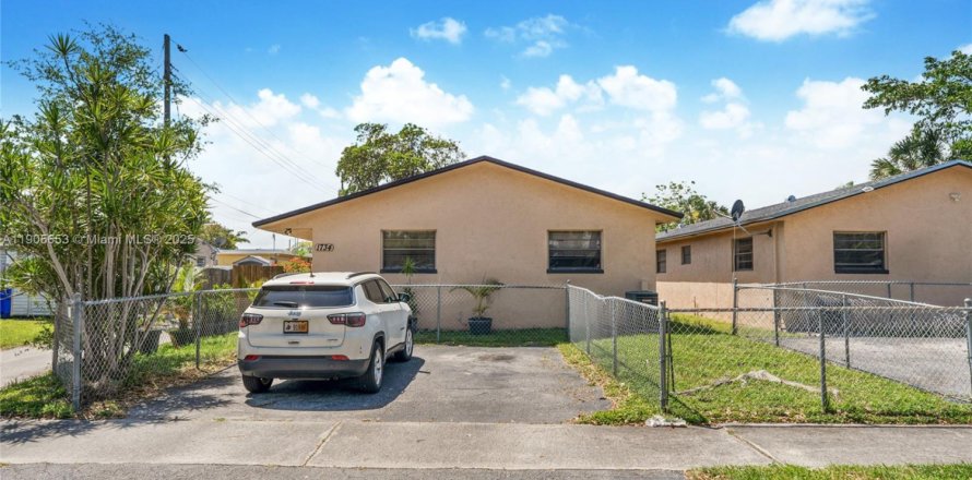 Commercial property in Hollywood, Florida 178.93 sq.m. № 1963562