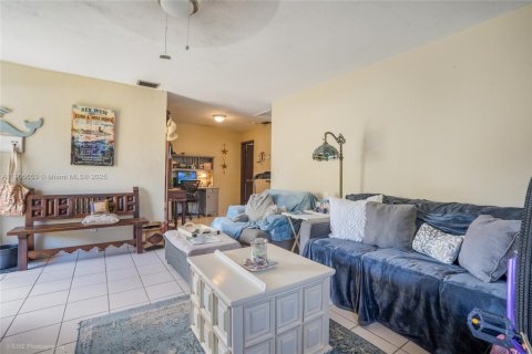 Commercial property in Hollywood, Florida 178.93 sq.m. № 1963562 - photo 10