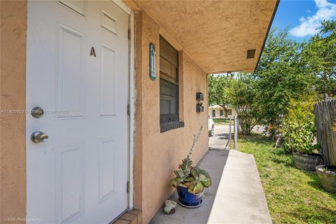 Commercial property in Hollywood, Florida 178.93 sq.m. № 1963562 - photo 6