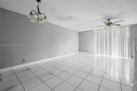 Touwnhouse à louer à North Lauderdale, Floride: 2 chambres, 115.38 m2 № 1999477 - photo 15