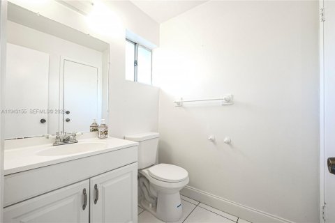 Touwnhouse à louer à North Lauderdale, Floride: 2 chambres, 115.38 m2 № 1999477 - photo 12