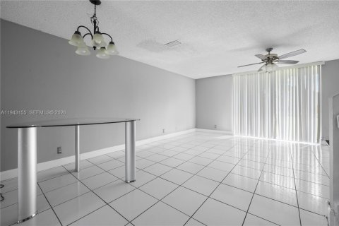 Touwnhouse à louer à North Lauderdale, Floride: 2 chambres, 115.38 m2 № 1999477 - photo 18