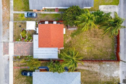 Casa en venta en Hollywood, Florida, 2 dormitorios, 75.44 m2 № 1859156 - foto 19