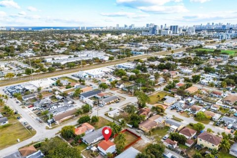 Casa en venta en Hollywood, Florida, 2 dormitorios, 75.44 m2 № 1859156 - foto 17