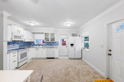 Casa en venta en Hollywood, Florida, 2 dormitorios, 75.44 m2 № 1859156 - foto 4