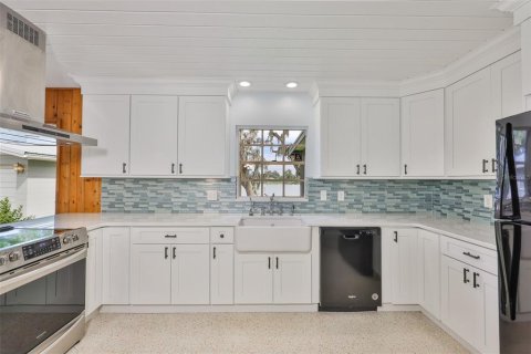 House in Dover, Florida 3 bedrooms, 168.99 sq.m. № 1914745 - photo 13