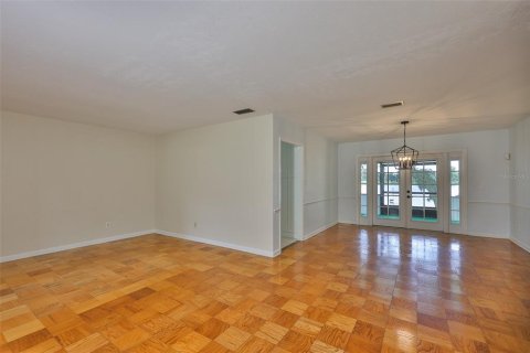 House in Dover, Florida 3 bedrooms, 168.99 sq.m. № 1914745 - photo 21