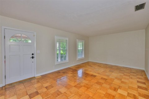 House in Dover, Florida 3 bedrooms, 168.99 sq.m. № 1914745 - photo 23