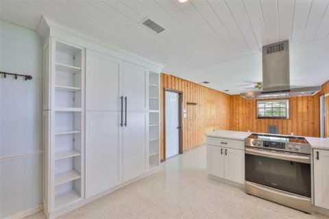 House in Dover, Florida 3 bedrooms, 168.99 sq.m. № 1914745 - photo 14