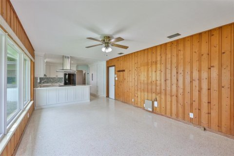 House in Dover, Florida 3 bedrooms, 168.99 sq.m. № 1914745 - photo 18
