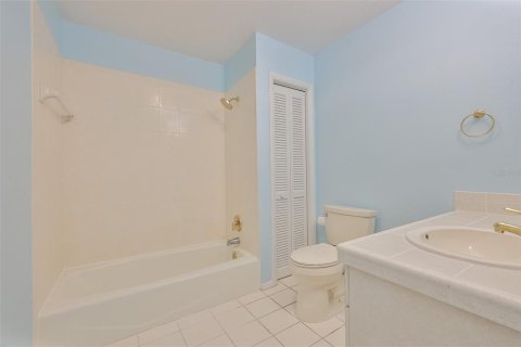 House in Dover, Florida 3 bedrooms, 168.99 sq.m. № 1914745 - photo 28
