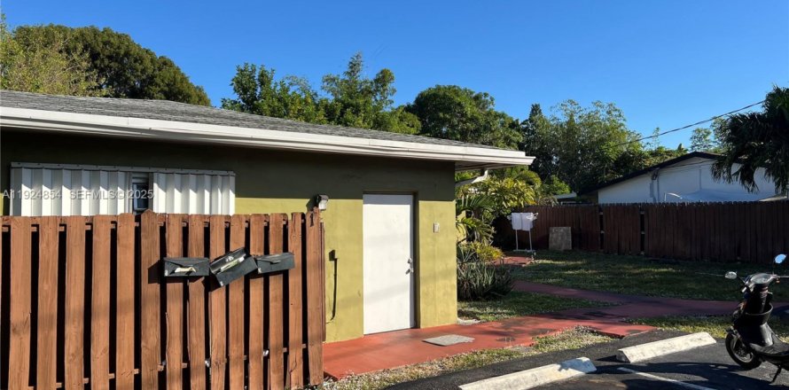 Propiedad comercial en Fort Lauderdale, Florida 196.4 m2 № 2037804