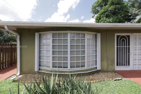 Propiedad comercial en venta en Fort Lauderdale, Florida, 196.4 m2 № 2037804 - foto 2