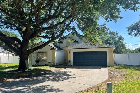 House in Apopka, Florida 4 bedrooms, 197.6 sq.m. № 2221941 - photo 2