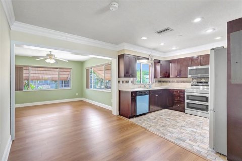 House in Clearwater, Florida 2 bedrooms, 114.27 sq.m. № 1751002 - photo 9