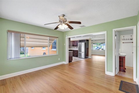 House in Clearwater, Florida 2 bedrooms, 114.27 sq.m. № 1751002 - photo 8