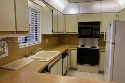 Купить кондоминиум в Веллингтон, Флорида 2 спальни, 124.12м2, № 2047065 - фото 2