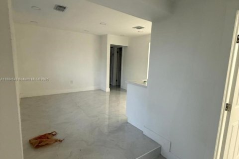 Casa en venta en West Park, Florida, 4 dormitorios, 121.42 m2 № 1930340 - foto 3