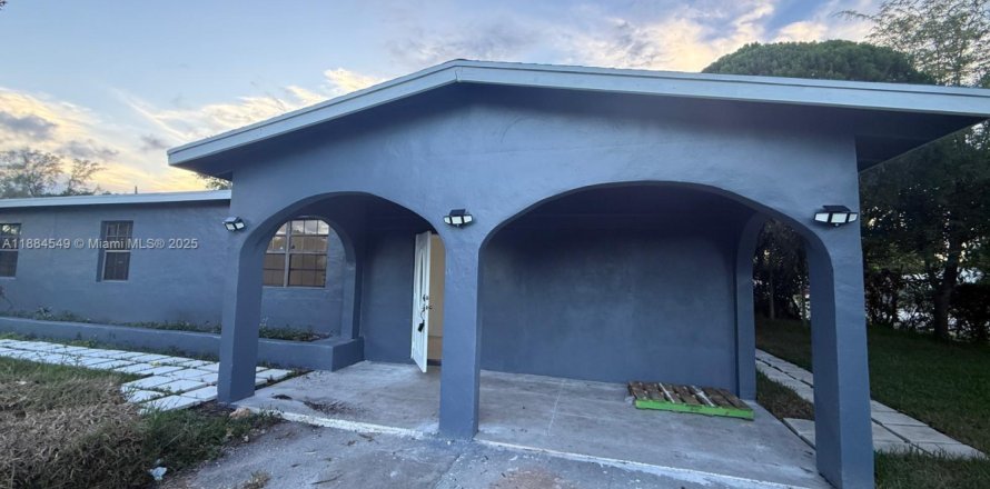 Casa en West Park, Florida 4 dormitorios, 121.42 m2 № 1930340