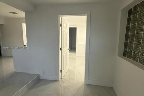 Casa en venta en West Park, Florida, 4 dormitorios, 121.42 m2 № 1930340 - foto 2
