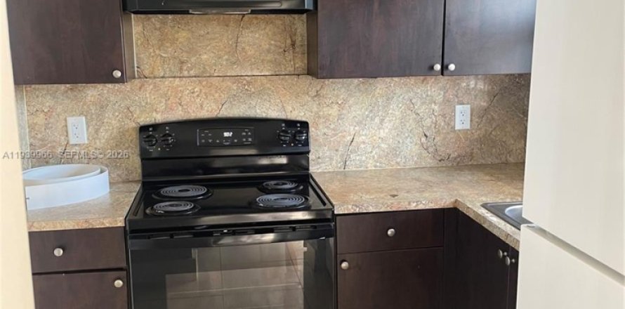 Condo à North Miami, Floride, 1 chambre  № 1997127