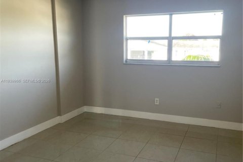 Copropriété à louer à North Miami, Floride: 1 chambre, 63.45 m2 № 1997127 - photo 5