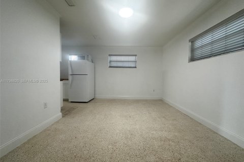 Casa en alquiler en Miami, Florida, 293.01 m2 № 2038929 - foto 2