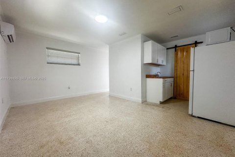 Casa en alquiler en Miami, Florida, 293.01 m2 № 2038929 - foto 5