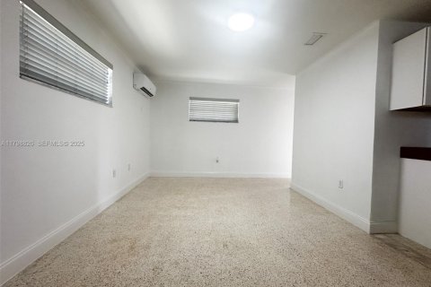 Casa en alquiler en Miami, Florida, 293.01 m2 № 2038929 - foto 6