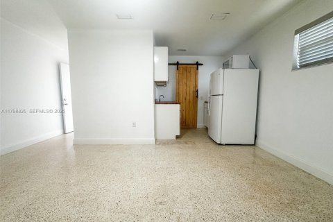 Casa en alquiler en Miami, Florida, 293.01 m2 № 2038929 - foto 4