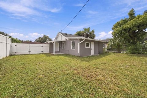 House in Orlando, Florida 3 bedrooms, 85.56 sq.m. № 2395968 - photo 16