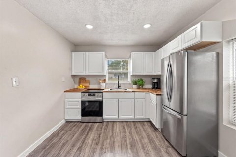 House in Orlando, Florida 3 bedrooms, 85.56 sq.m. № 2395968 - photo 6