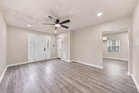 House in Orlando, Florida 3 bedrooms, 85.56 sq.m. № 2395968 - photo 21