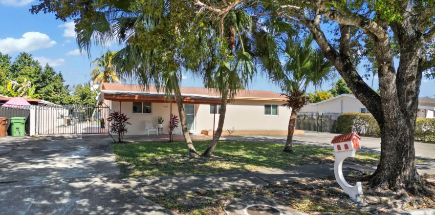 Дом в Хайалиа, Флорида 4 спальни, 204.2м2 № 2027859