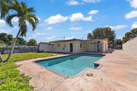 Купить виллу или дом в Хайалиа, Флорида 4 спальни, 204.2м2, № 2027859 - фото 15