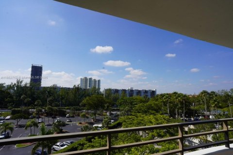 Condominio en alquiler en Hallandale Beach, Florida, 2 dormitorios, 96.62 m2 № 1931952 - foto 8