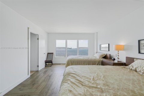 Condo in Miami, Florida, 2 bedrooms  № 1758599 - photo 21