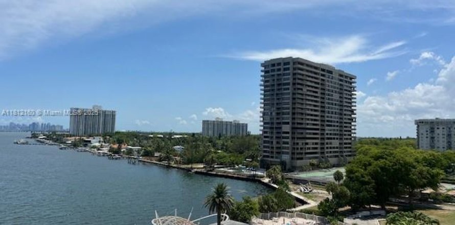 Condo in Miami, Florida, 2 bedrooms  № 1758599