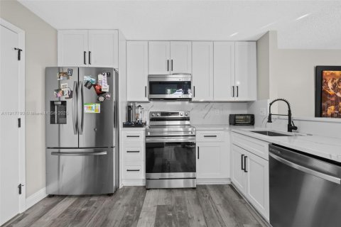 Villa ou maison à vendre à Cooper City, Floride: 3 chambres, 154.78 m2 № 2019496 - photo 4