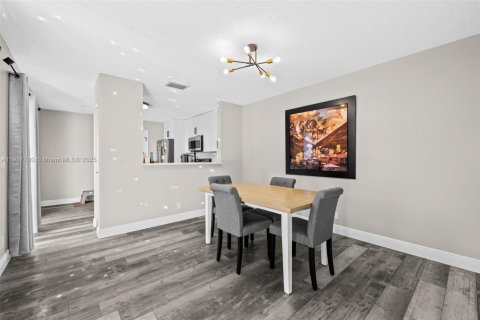 Villa ou maison à vendre à Cooper City, Floride: 3 chambres, 154.78 m2 № 2019496 - photo 5