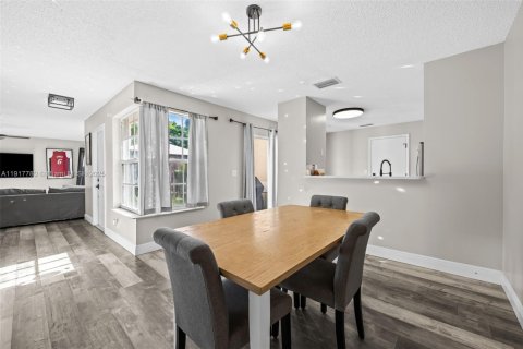 Villa ou maison à vendre à Cooper City, Floride: 3 chambres, 154.78 m2 № 2019496 - photo 6