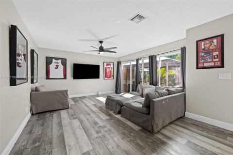 Villa ou maison à vendre à Cooper City, Floride: 3 chambres, 154.78 m2 № 2019496 - photo 2